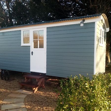 Yew Tree View Luxury Shepherd'S Hut Sturminster Newton Exterior photo