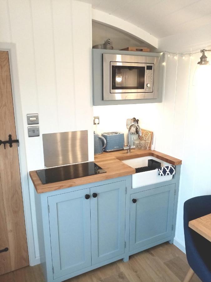 Yew Tree View Luxury Shepherd'S Hut Sturminster Newton Exterior photo