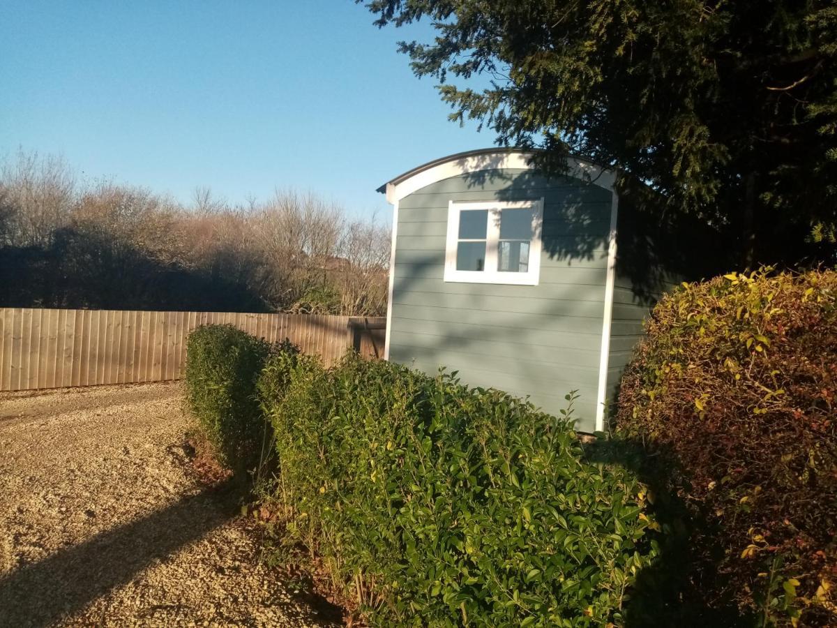 Yew Tree View Luxury Shepherd'S Hut Sturminster Newton Exterior photo
