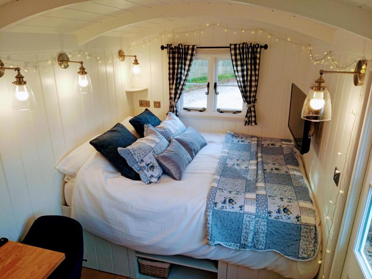 Yew Tree View Luxury Shepherd'S Hut Sturminster Newton Exterior photo